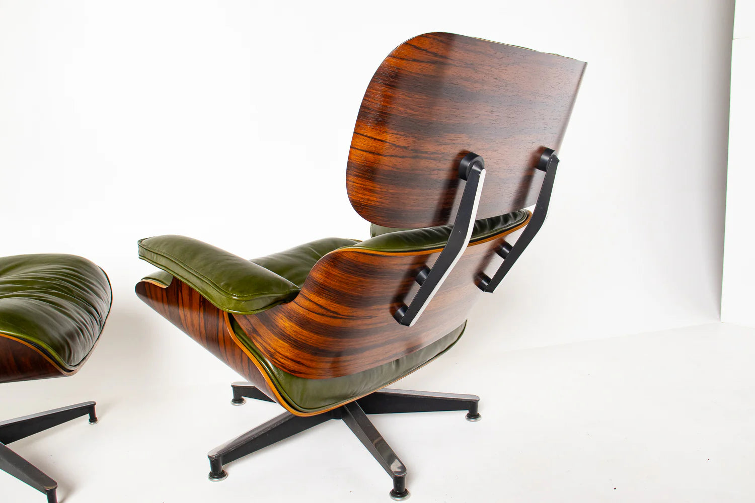 Homio Decor Eames Lounge Chair & Ottoman (PRO) - Moss Green Leather